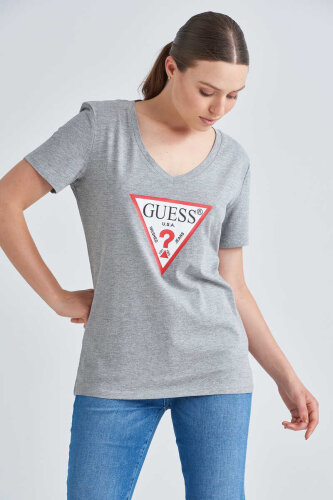 Guess Logolu V Yaka Kadın T-Shirt - GUESS